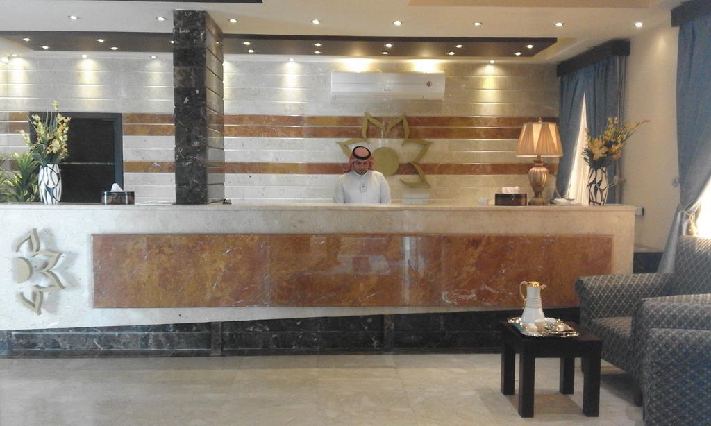 Al Bustan Crown Hotel 2 Arar Exteriör bild