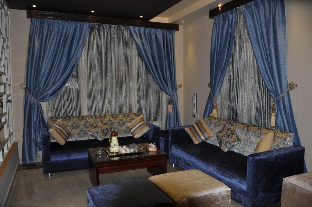 Al Bustan Crown Hotel 2 Arar Exteriör bild