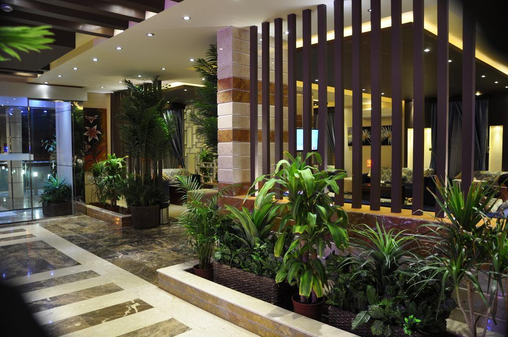Al Bustan Crown Hotel 2 Arar Exteriör bild