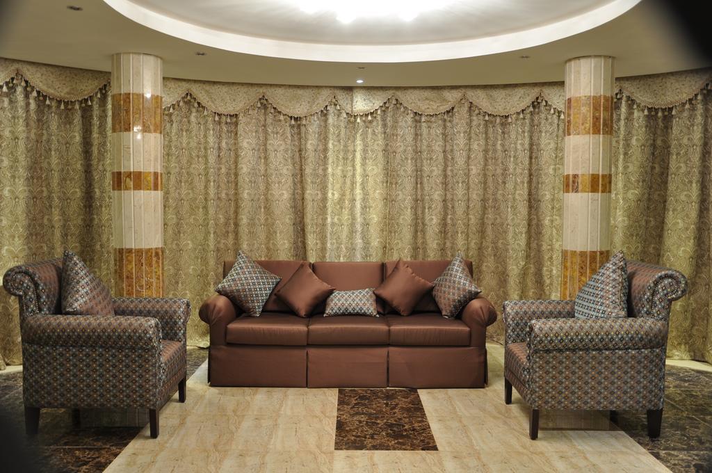 Al Bustan Crown Hotel 2 Arar Exteriör bild