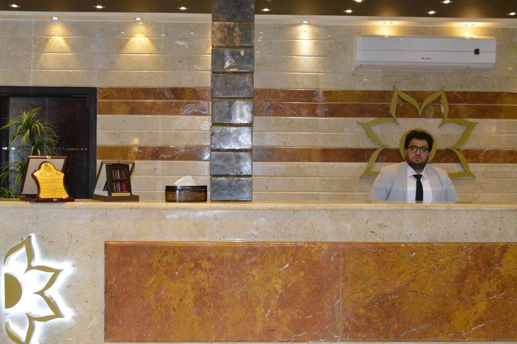 Al Bustan Crown Hotel 2 Arar Exteriör bild
